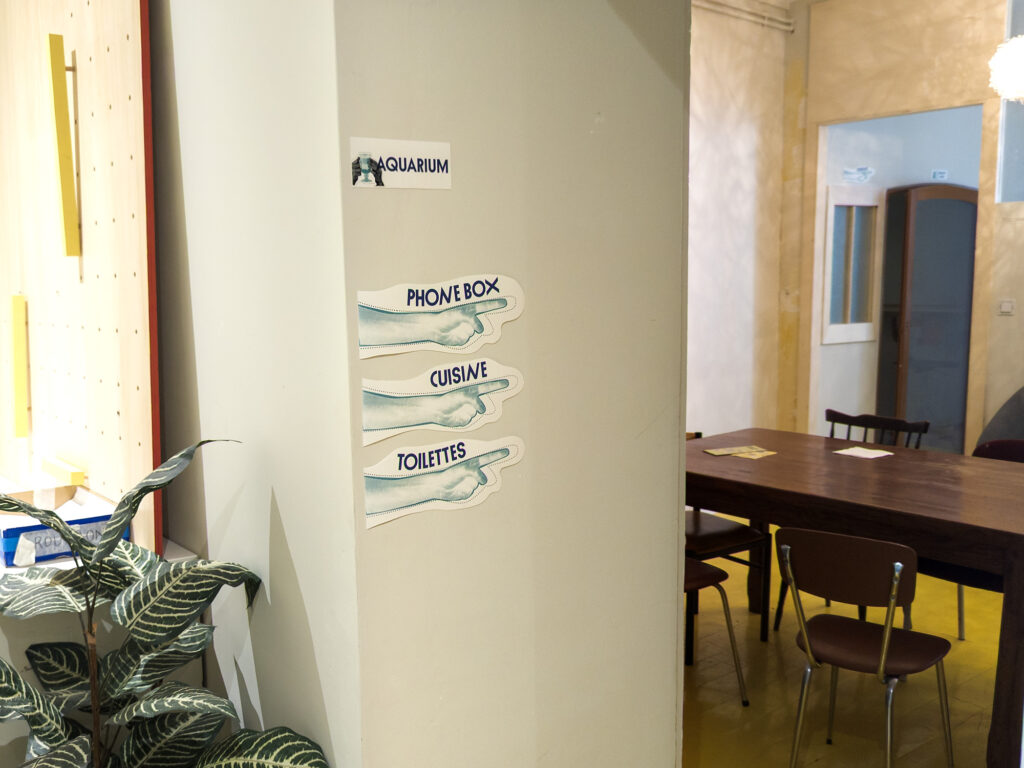 Signalétique pour la circulation et la vie collective dans les bureaux du 6 C Possible.